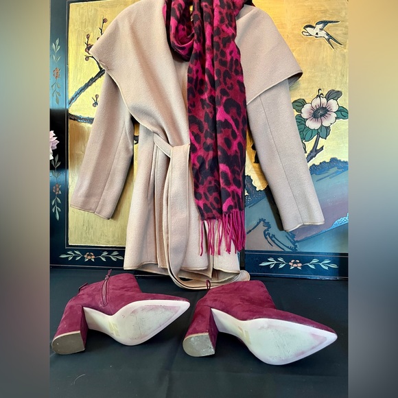 Like New Forever 21 Burgundy Suede Ankle Boots Size 8 - Picture 3 of 7